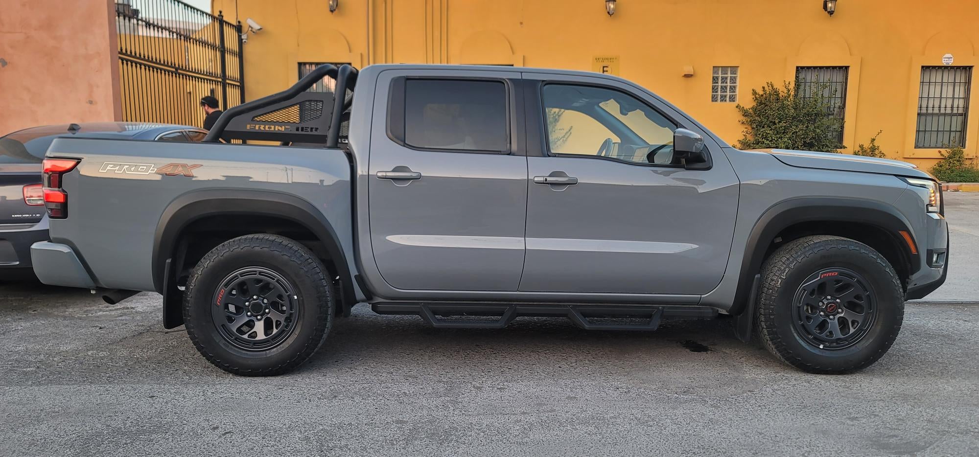 2025 Nissan FRONTIER 4P PRO-4X V63.8 AUT 4X4