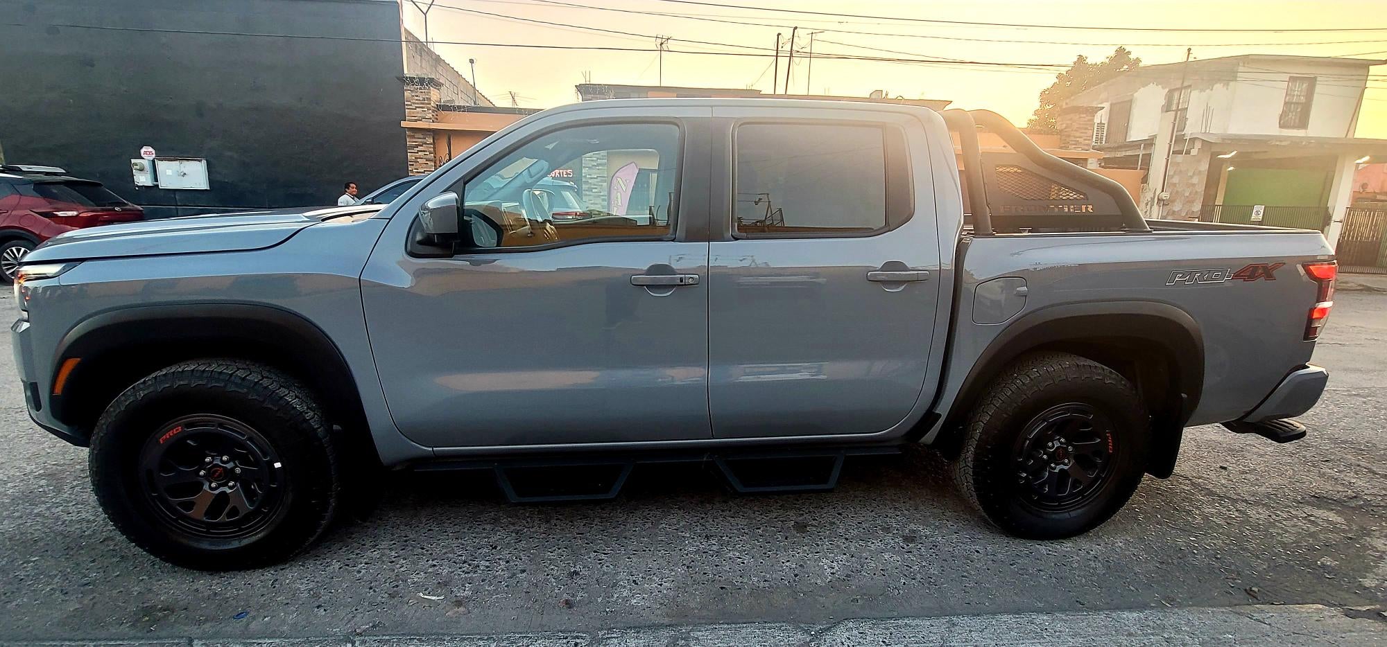 2025 Nissan FRONTIER 4P PRO-4X V63.8 AUT 4X4